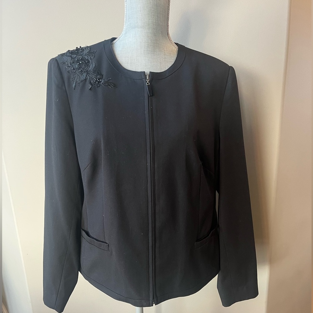 Peter Nygard Elegant Black Blazer with Floral Embroidery